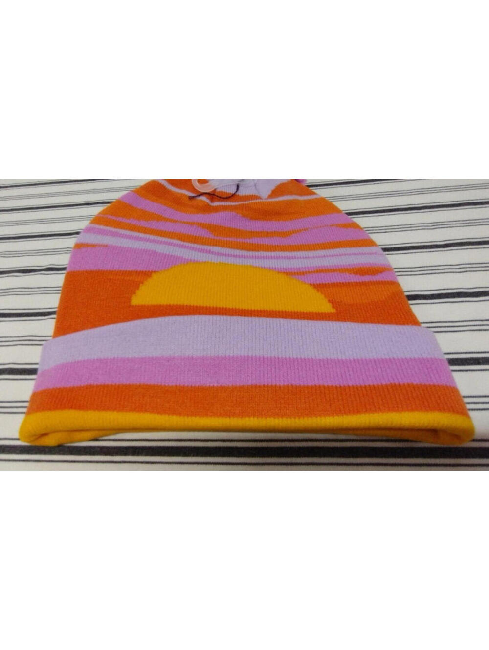 NEW Beanie Sun Sunrise Scene Vibrant Happy Colors Yellow Orange Pink Retro 70s - Picture 7 of 15